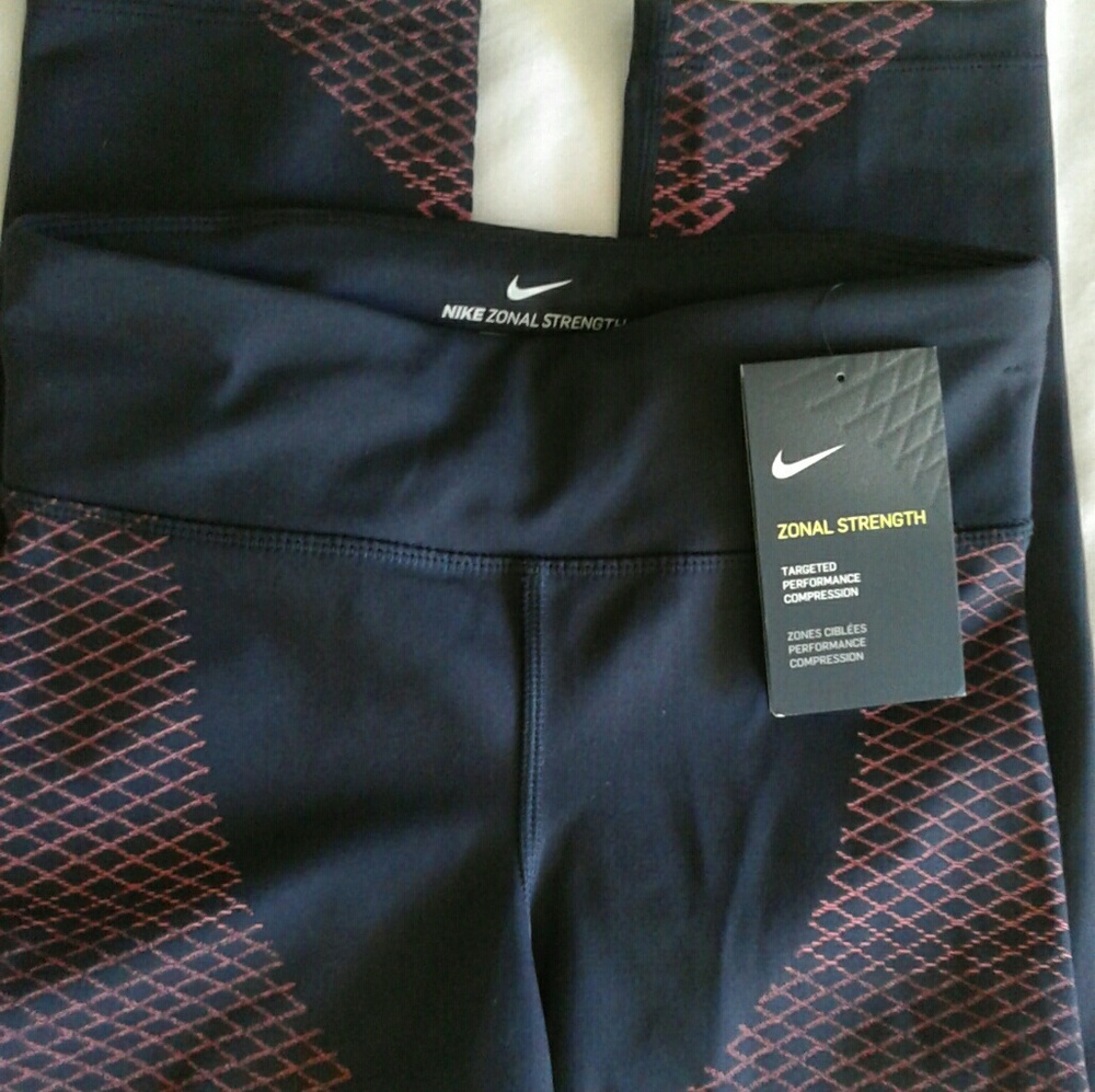 Nike Zonal strength crops NWT size XS - Picture 5 of 5